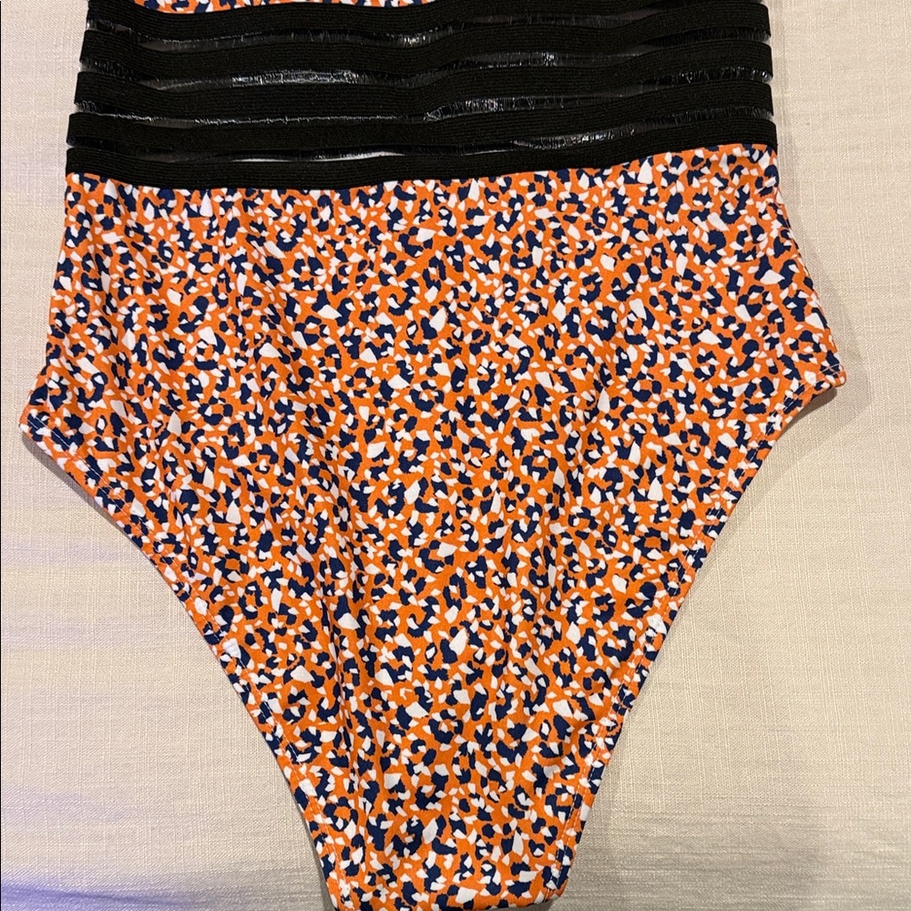 NWT Averíe One-Piece Swimsuit - Picture 8 of 8